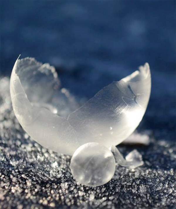frozen-soap-bubbles-20140106014