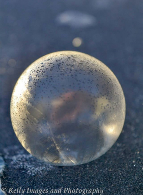 frozen-soap-bubbles-20140106019