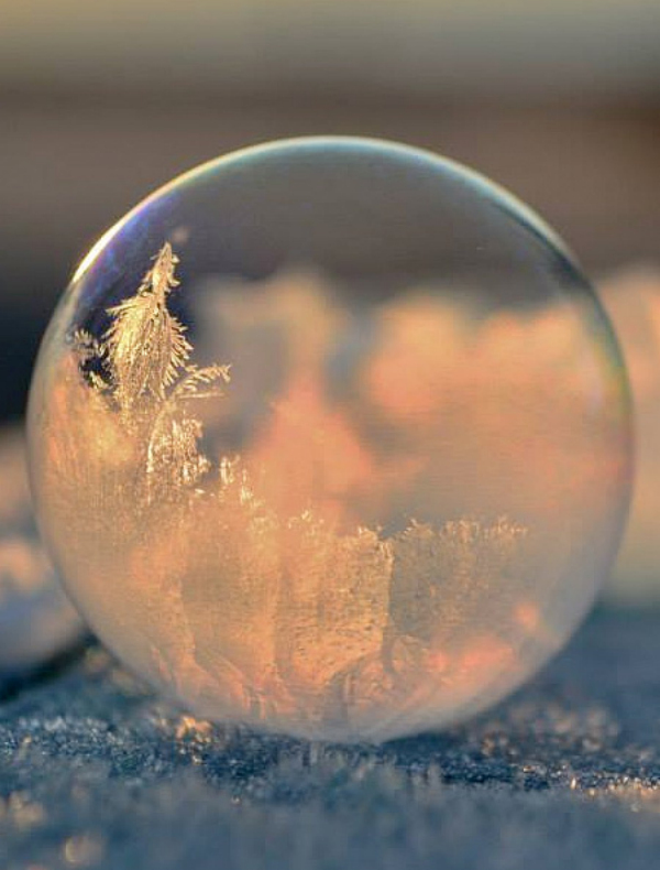 frozen-soap-bubbles-20140106021