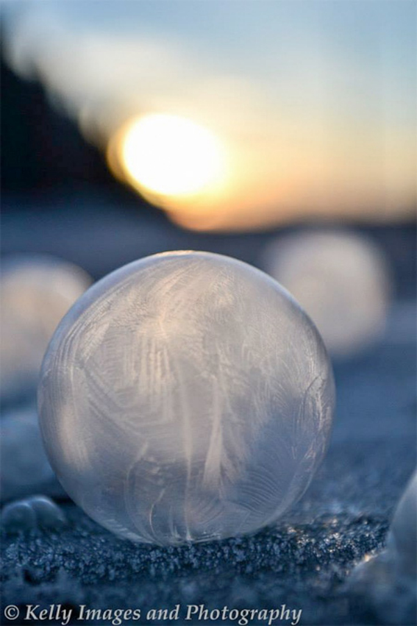 frozen-soap-bubbles-20140106022