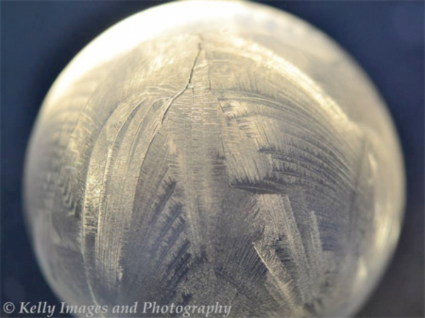 frozen-soap-bubbles-20140106024