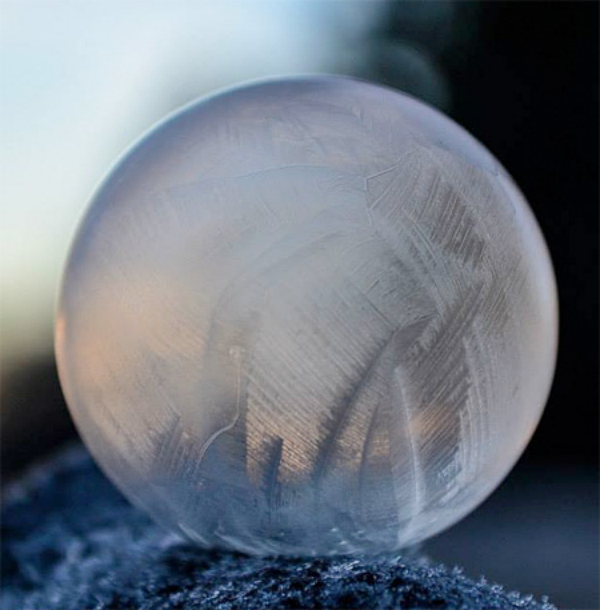 frozen-soap-bubbles-20140106026
