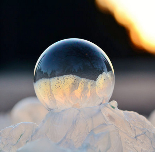 frozen-soap-bubbles-20140106027