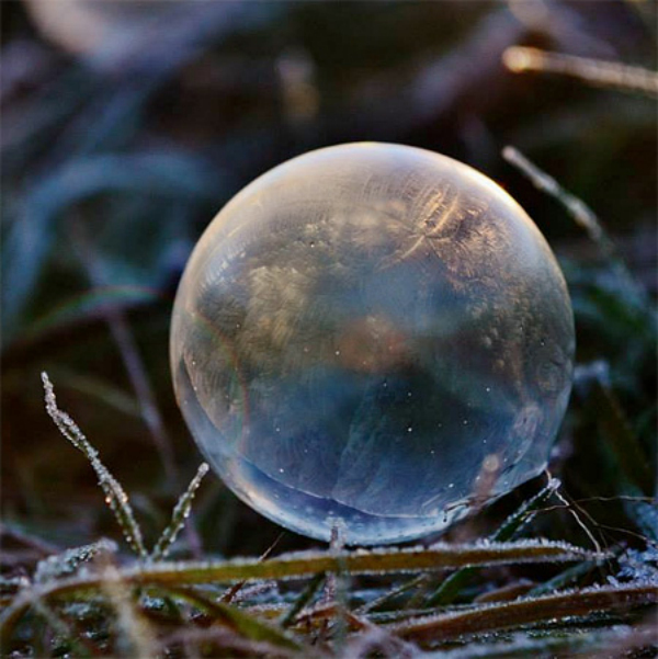 frozen-soap-bubbles-20140106032